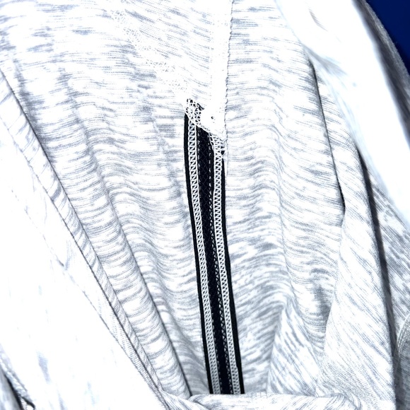 🚫SOLD! 🏋🏻‍♀️•NWOT |•SAVAGE BARBELL•| 🏋🏻‍♀️ Heathered Capri Leggings - Picture 8 of 11